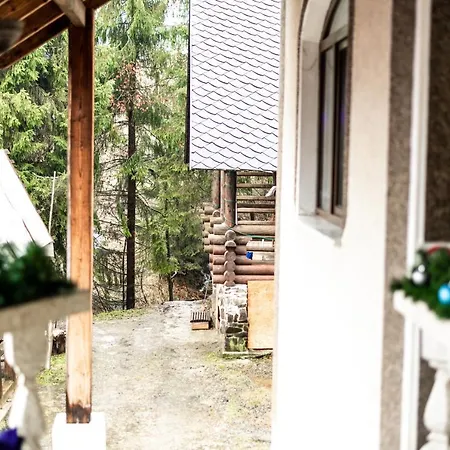Wood House Hotel *