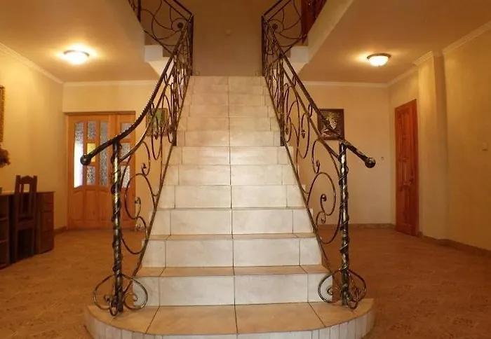 Wood House Hotel *