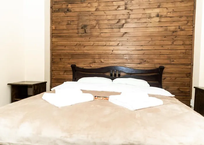 Wood House Hotel *